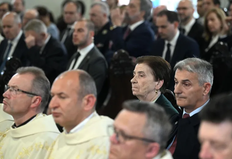 Kutle&scaron;a preuzeo službu nadbiskupa: Na svečanom misnom slavlju pojavili se i brojni političari