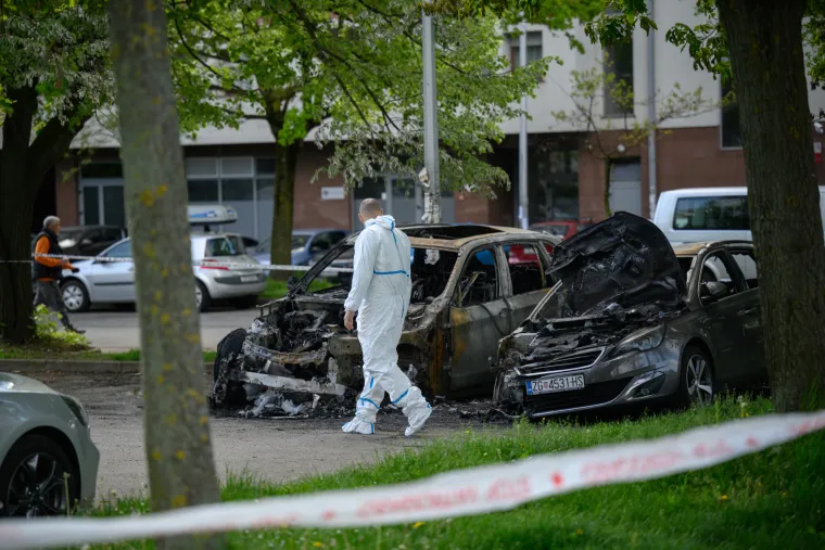 Buktinja u Zagrebu: Izgorjeli BMW X5 i Peugeot 308 na Ravnicama. Pogledajte što je od njih ostalo