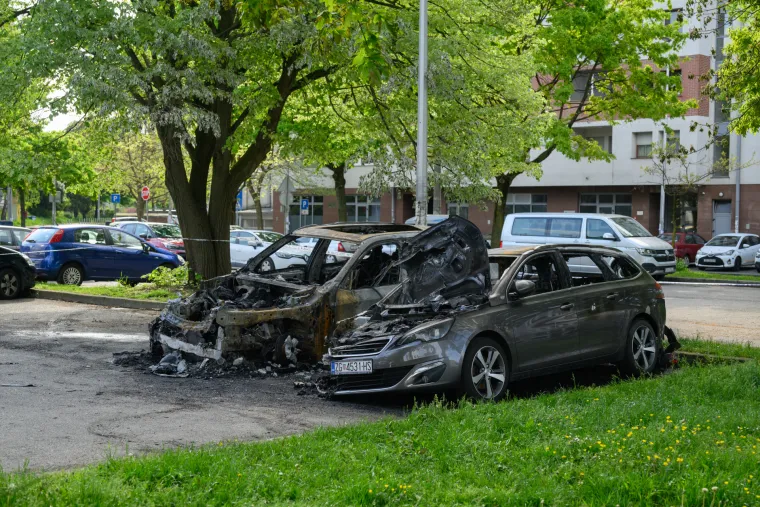 Buktinja u Zagrebu: Izgorjeli BMW X5 i Peugeot 308 na Ravnicama. Pogledajte što je od njih ostalo