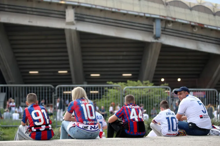 Torcida je u velikom korteu do&scaron;la na derbi, pogledajte epske prizore iz centra Splita