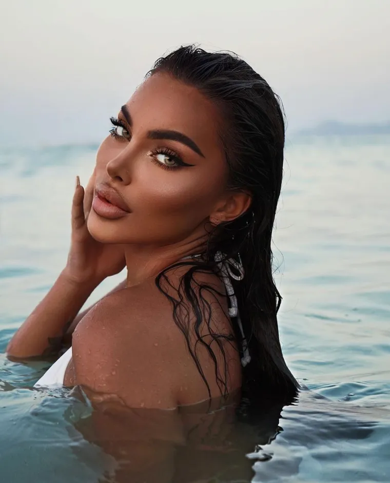 Prisjetimo se, Hana i Gora u listopadu su proslavili četvrtu godi&scaron;njicu veze, a vezu su započeli nakon snimanja showa "Gospodin savr&scaron;eni". Na početku su mnogi mislili kako neće uspjeti, ali par je i dalje zajedno nakon drama, sukoba i izno&scaron;enja prljavog ve&scaron;a.