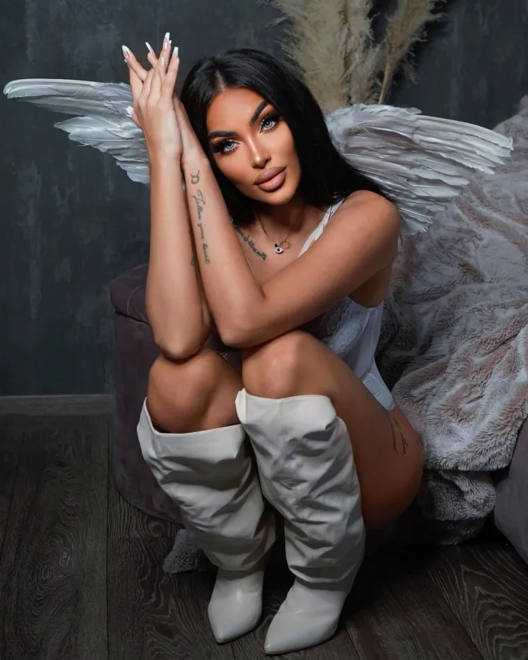 "Uh gdje da krenem? Dobro izgleda kad ga ja nacrtam, ali ne sviđa mi se &scaron;to je dugačak i &scaron;to mi se dižu nosnice kada se smijem pa želim to srediti", objasnila je i obećala je obožavateljima kako će im za tri mjeseca snimiti detaljan video u kojem će objasniti cijeli postupak.&nbsp;