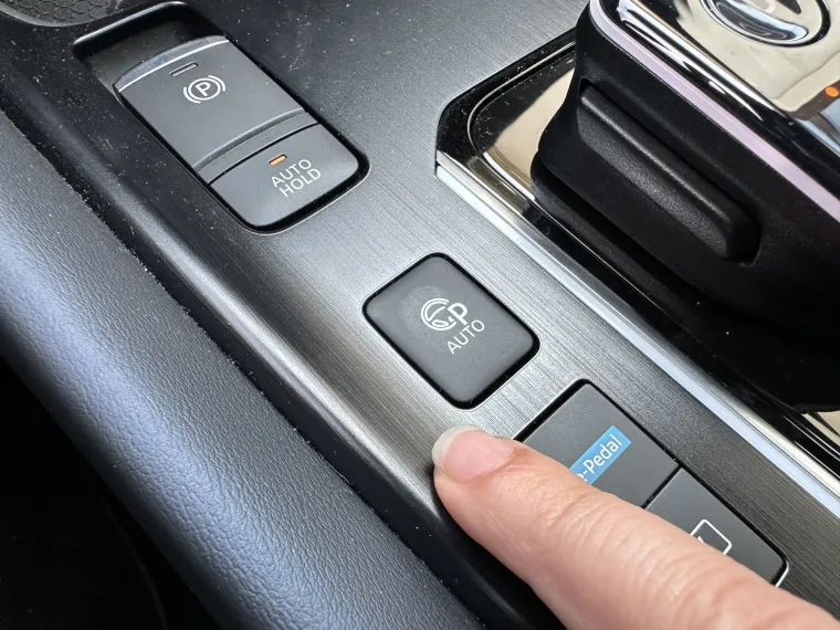 Qashqai ima i opciju gdje doslovno parkira sam, i funkcionira sjajno i jednostavno