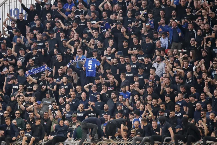 Ako navijate za Hajduk, bolje da ovo ne vidite: Ovako su nogometa&scaron;i Dinama proslavili titulu usred Splita