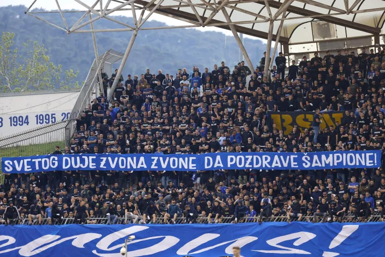 Sve gori: Torcida je velikom bakljadom prekinula derbi, a pazite kako su im uzvratili Boysi