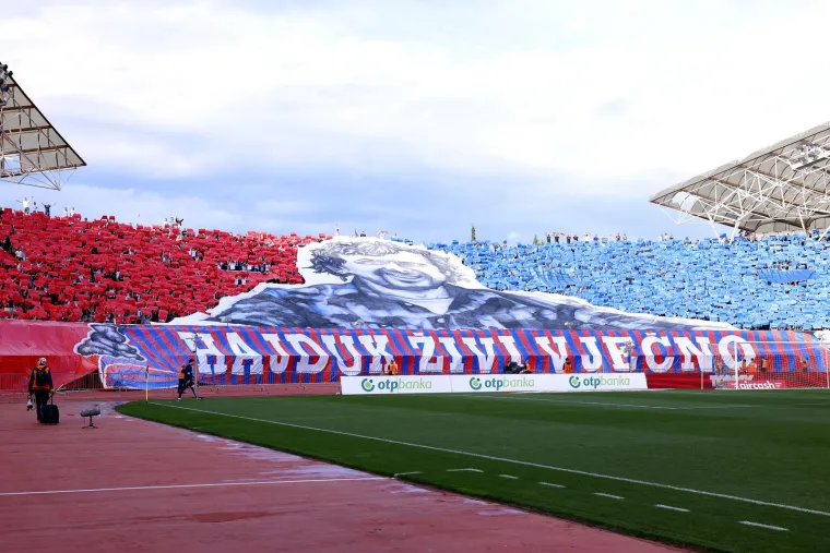 Sve gori: Torcida je velikom bakljadom prekinula derbi, a pazite kako su im uzvratili Boysi