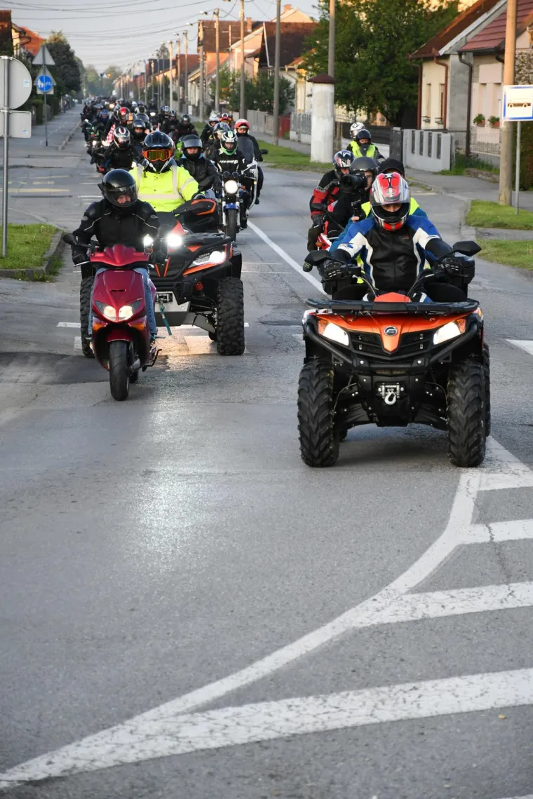 Tradicionalna prvomajska Budnica u Bjelovaru: Kolona od 1000 motorista protutnjala gradom