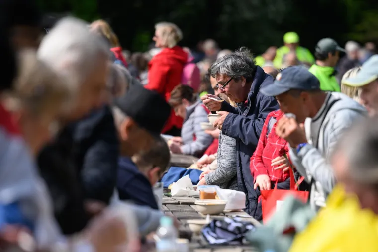Zagrepčani navalili na grah u Maksimiru: Čeka se u redovima, a i &scaron;trukle su im prefine
