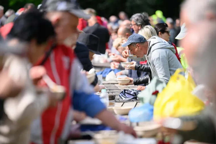 Zagrepčani navalili na grah u Maksimiru: Čeka se u redovima, a i &scaron;trukle su im prefine