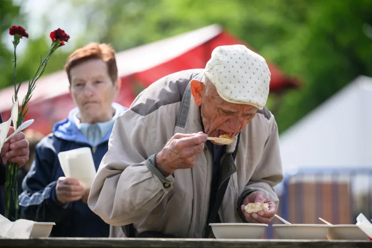 Zagrepčani navalili na grah u Maksimiru: Čeka se u redovima, a i &scaron;trukle su im prefine