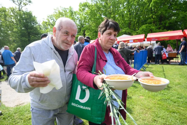 Zagrepčani navalili na grah u Maksimiru: Čeka se u redovima, a i &scaron;trukle su im prefine