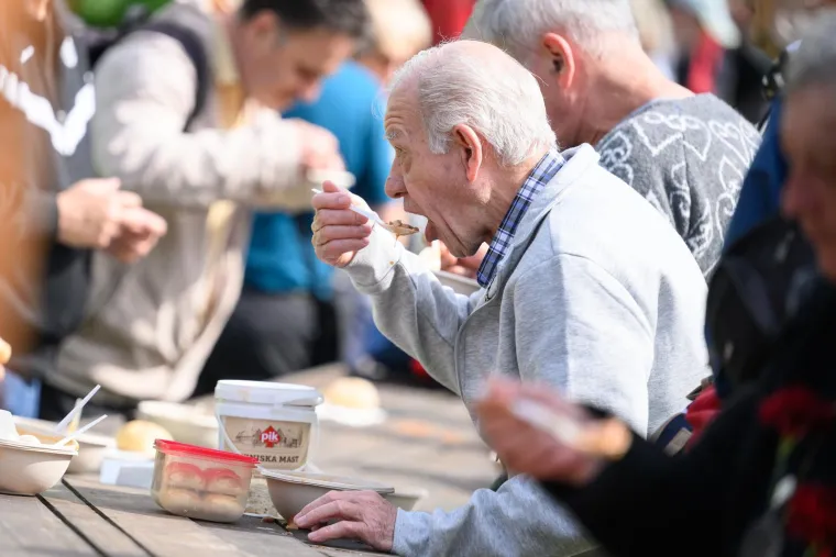 Zagrepčani navalili na grah u Maksimiru: Čeka se u redovima, a i &scaron;trukle su im prefine