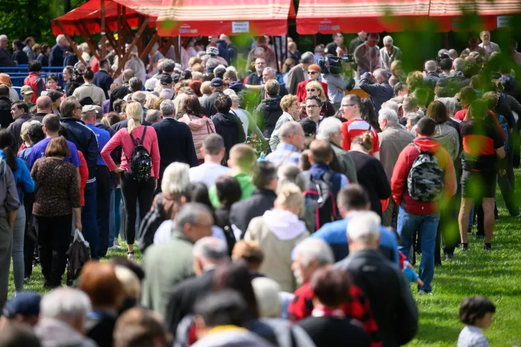 Zagrepčani navalili na grah u Maksimiru: Čeka se u redovima, a i &scaron;trukle su im prefine