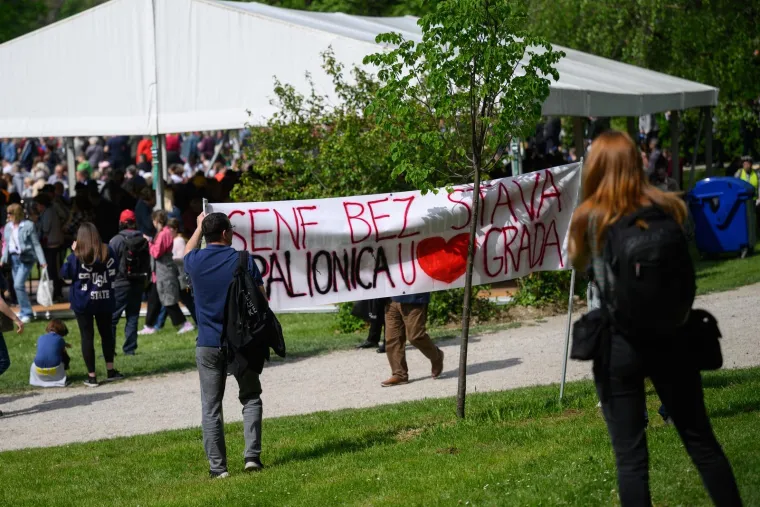Zagrepčani navalili na grah u Maksimiru: Čeka se u redovima, a i &scaron;trukle su im prefine