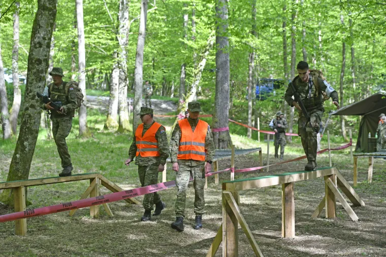 Start ovogodišnjeg natjecanja za najspremnijeg pripadnika OSRH RH “Memorijal bojnik Davor Jović – natjecanje Prvi za Hrvatsku” bio je Pakracu, a cilj u Okučanima.