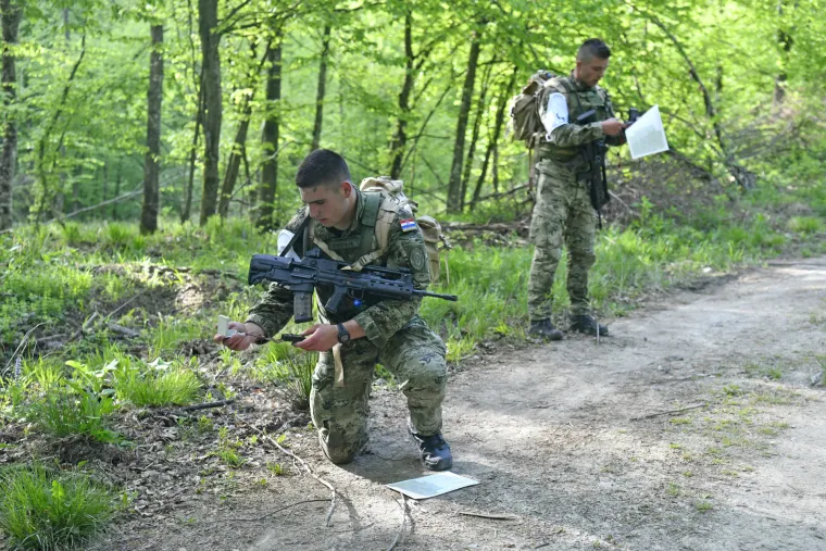 Start ovogodišnjeg natjecanja za najspremnijeg pripadnika OSRH RH “Memorijal bojnik Davor Jović – natjecanje Prvi za Hrvatsku” bio je Pakracu, a cilj u Okučanima.