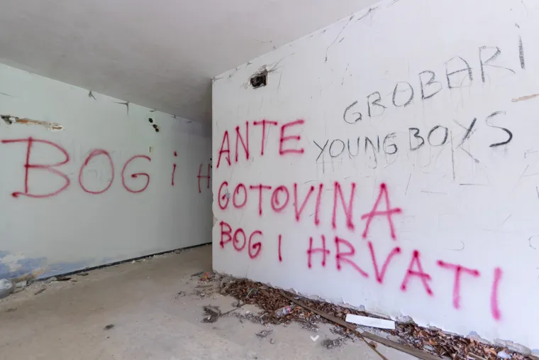 Čisti luksuz, sama raskoš. Titova vila s kuglanom, dvoranom za biljar pa čak i kinom trune u srcu Plitvica