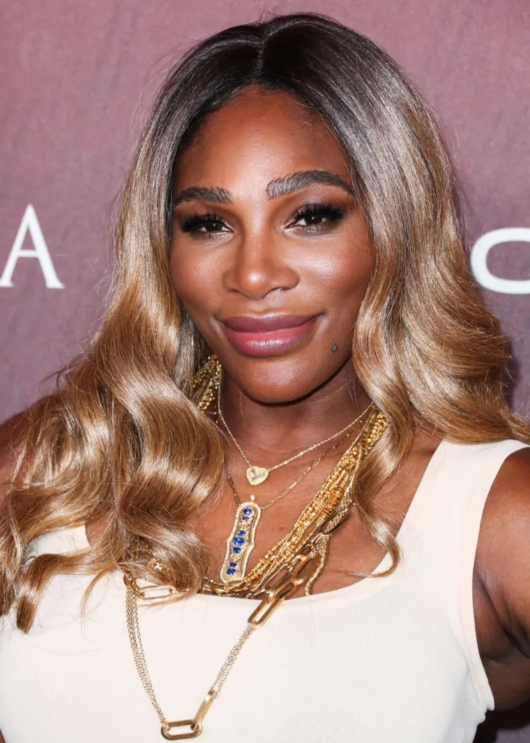 Kao profesionalna tenisačica, Serena Williams se tijekom svoje karijere često suočavala s kritikama. “Ljudi bi rekli da sam rođena kao muško, sve zbog ruku ili zato što sam jaka”, rekla je jednom prilikom u intervjuu.