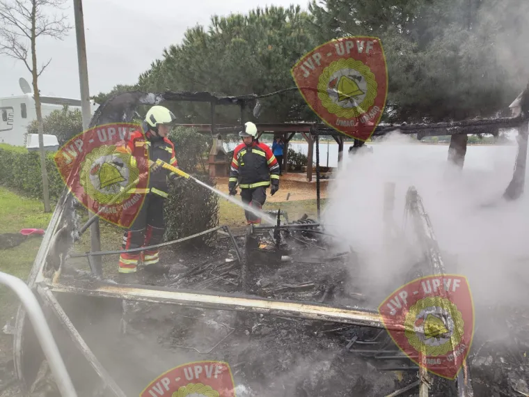 Buktinja u Umagu: Izgorjela kamp kućica, nastradao je i kamper