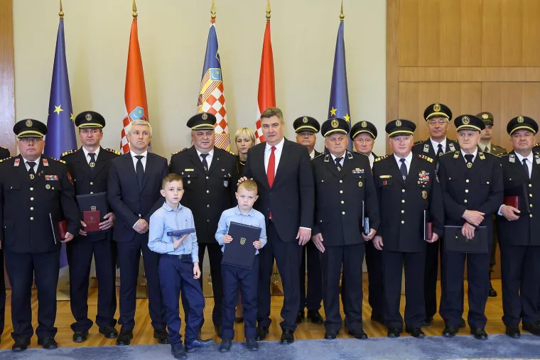 Milanović na Pantovčaku okupio vatrogasce i uručio im odlikovanja: 'Reći ću vam kad ćemo postati stvarno jaka država'