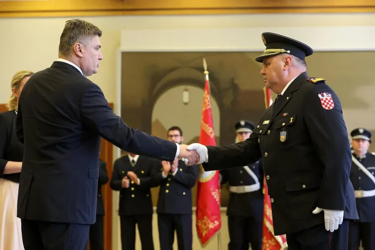 Milanović na Pantovčaku okupio vatrogasce i uručio im odlikovanja: 'Reći ću vam kad ćemo postati stvarno jaka država'