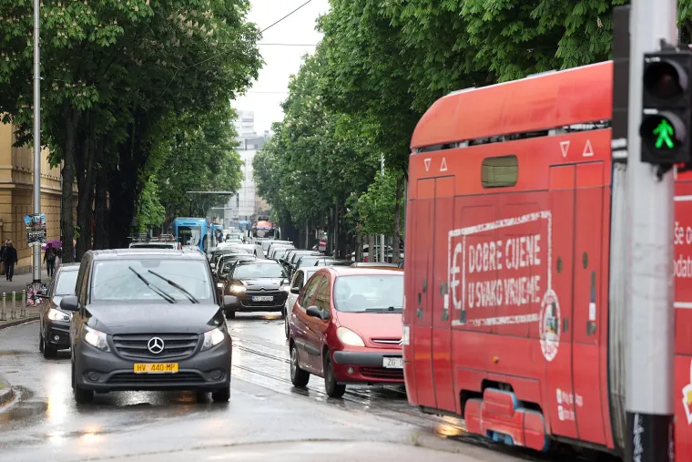 Totalni kolaps u prometu zbog pada skele: Pogledajte u što se pretvorio centar grada