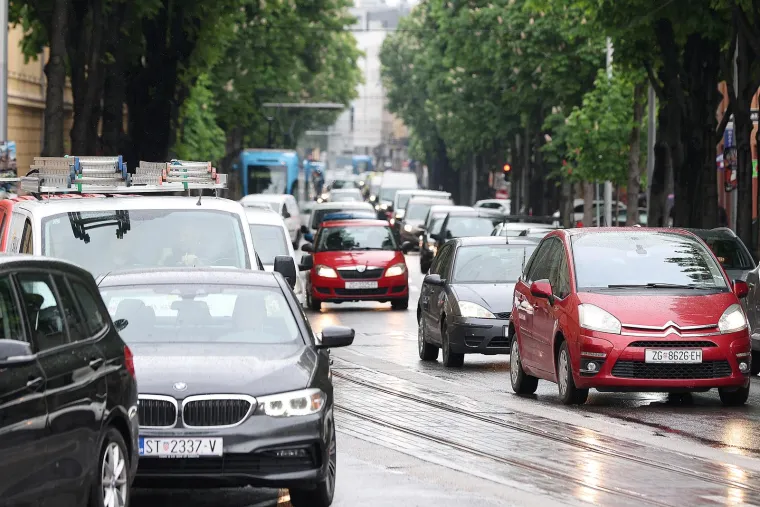 Totalni kolaps u prometu zbog pada skele: Pogledajte u što se pretvorio centar grada