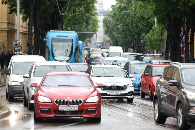 Totalni kolaps u prometu zbog pada skele: Pogledajte u što se pretvorio centar grada