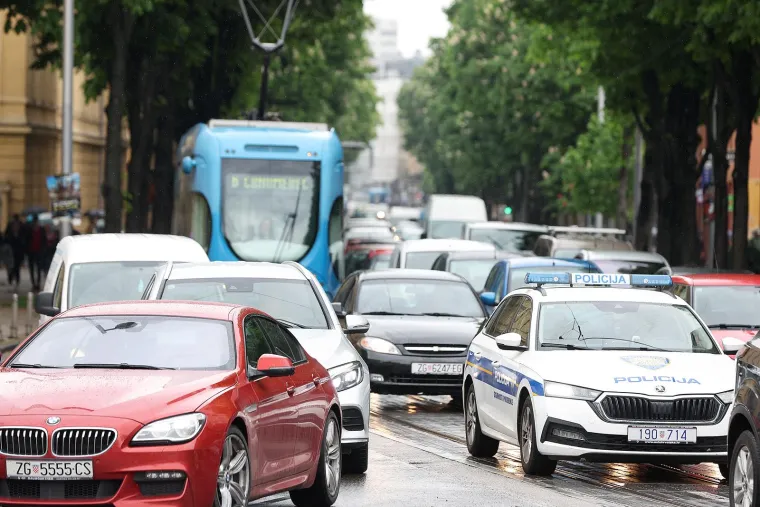 Totalni kolaps u prometu zbog pada skele: Pogledajte u što se pretvorio centar grada