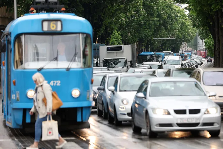 Totalni kolaps u prometu zbog pada skele: Pogledajte u što se pretvorio centar grada