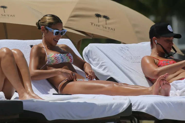 'Najzgodnija žena Instagrama' iza sebe ima burnu povijest ljubavnih veza, no kad god se negdje pojavi, svi je pošteno odmjere