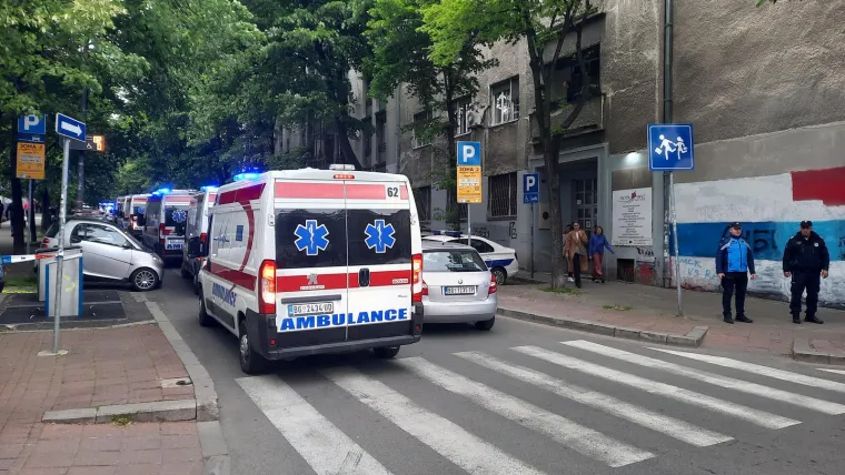 Učenik u školi ubio nekoliko učenika i zaštitara