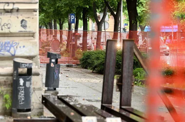 Klaićeva dan nakon urušavanja: Zatvorili jedan prometni trak, ljudi izbjegavaju proći kraj muzeja