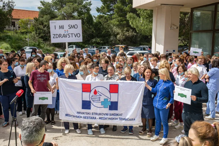 'I mi smo zdravstvo': Pogledajte kako su danas prosvjedovale medicinske sestre i tehničari