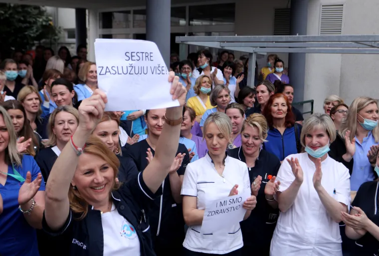 'I mi smo zdravstvo': Pogledajte kako su danas prosvjedovale medicinske sestre i tehničari