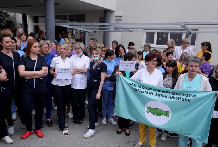 'I mi smo zdravstvo': Pogledajte kako su danas prosvjedovale medicinske sestre i tehničari