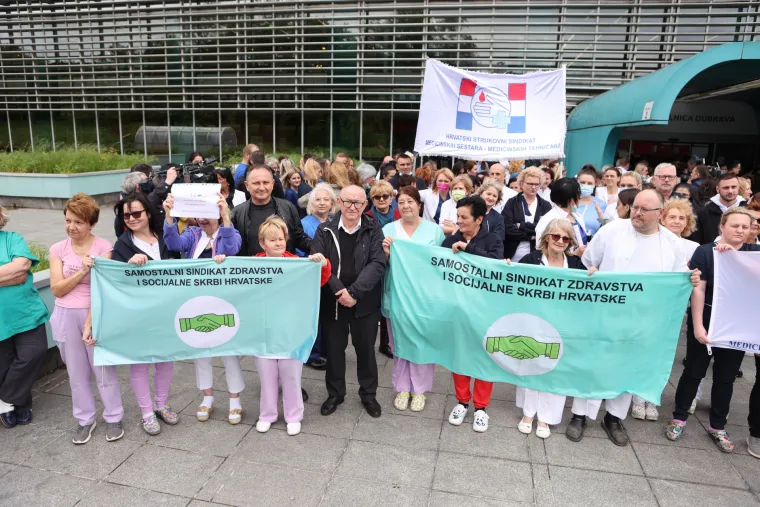 'I mi smo zdravstvo': Pogledajte kako su danas prosvjedovale medicinske sestre i tehničari