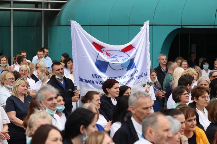 'I mi smo zdravstvo': Pogledajte kako su danas prosvjedovale medicinske sestre i tehničari