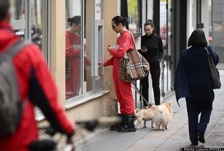 Bornu Kotromanić navikli smo gledati u mini suknjicama pa je sve iznenadila kada se u 'tuti' pojavila u centru Zagreba