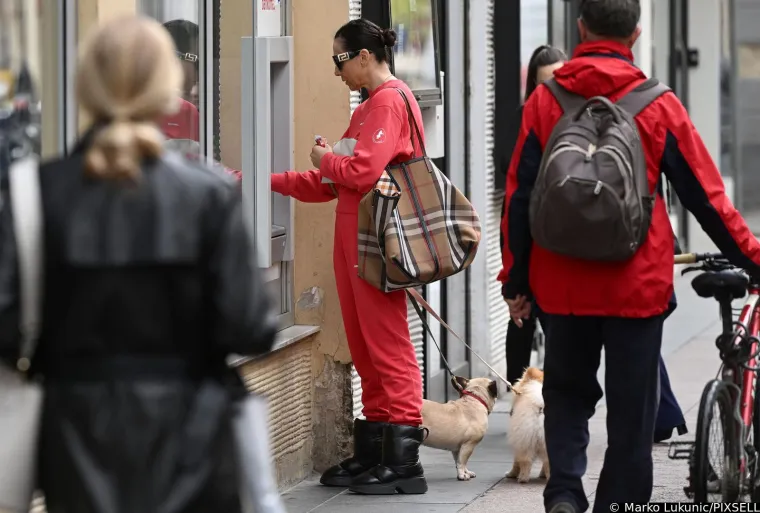 Bornu Kotromanić navikli smo gledati u mini suknjicama pa je sve iznenadila kada se u 'tuti' pojavila u centru Zagreba