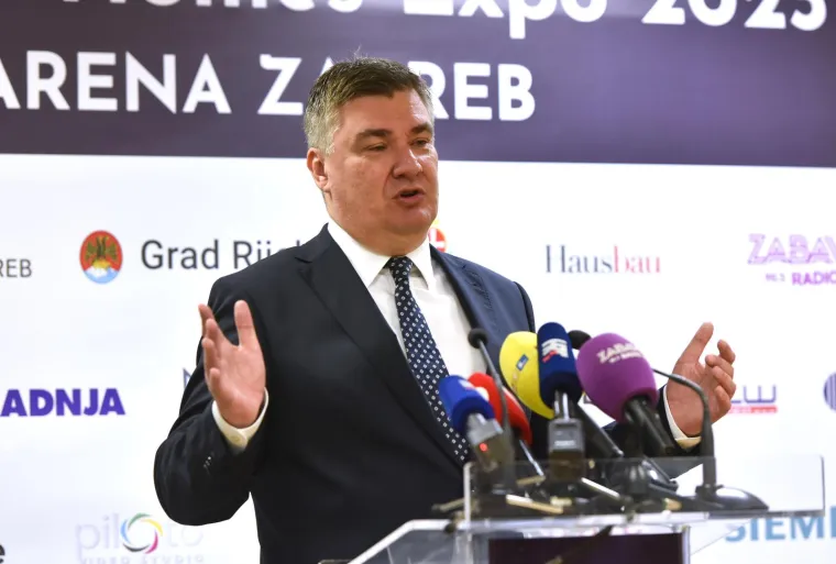 Milanović iz prvog reda pratio otvaranje izložbe, no slavna dama iza njega privukla je puno vi&scaron;e pogleda