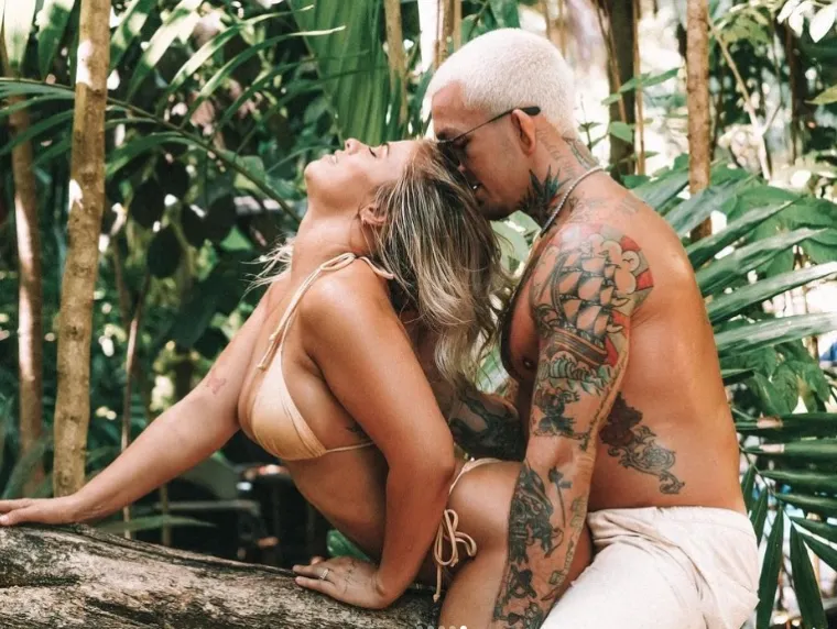 U vrućem klinču oskudno odjevene ulovljene u bazenu: 'Opčinjen sam tom pozadinom, izgleda kao raj'