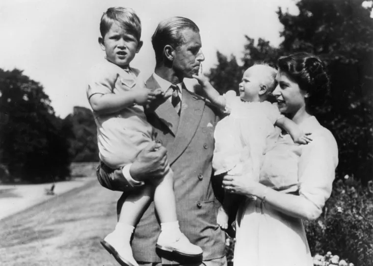 Dok skoro cijeli svijet nestrpljivo i&scaron;čekuje krunidbu, pogledajte rijetke fotke iz Charlesovih dječačkih i mladenačkih dana