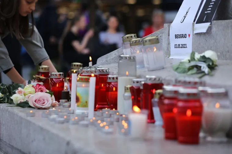 Otkriveno stanje ozlijeđenih u hororu u Beogradu, dječak je na respiratoru: Zagrepčani upalili svijeće za žrtve