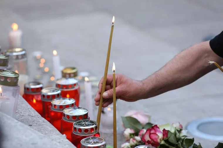 Otkriveno stanje ozlijeđenih u hororu u Beogradu, dječak je na respiratoru: Zagrepčani upalili svijeće za žrtve