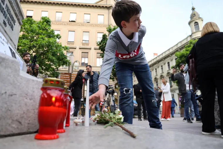 Otkriveno stanje ozlijeđenih u hororu u Beogradu, dječak je na respiratoru: Zagrepčani upalili svijeće za žrtve