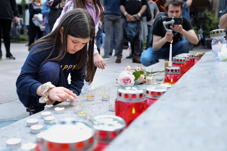 Otkriveno stanje ozlijeđenih u hororu u Beogradu, dječak je na respiratoru: Zagrepčani upalili svijeće za žrtve