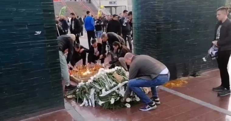Navijači ispred Partizanove Arene odaju počast žrtvama: 'Čuje se samo poneki jecaj'