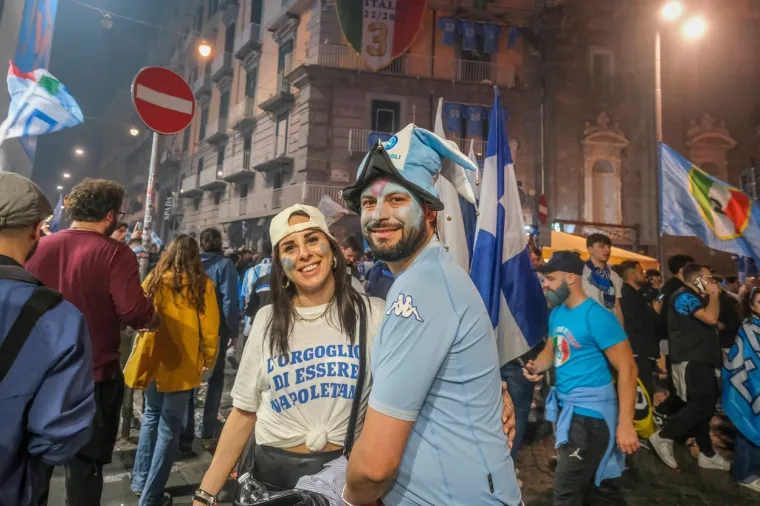 Makljaža ultrasa Udinesea i Napolija &scaron;tapovima za zastave i remenjima: 'Nećete slaviti Scudetto na na&scaron;em terenu'