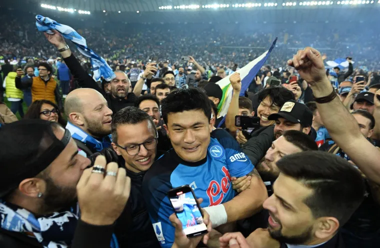 Makljaža ultrasa Udinesea i Napolija &scaron;tapovima za zastave i remenjima: 'Nećete slaviti Scudetto na na&scaron;em terenu'